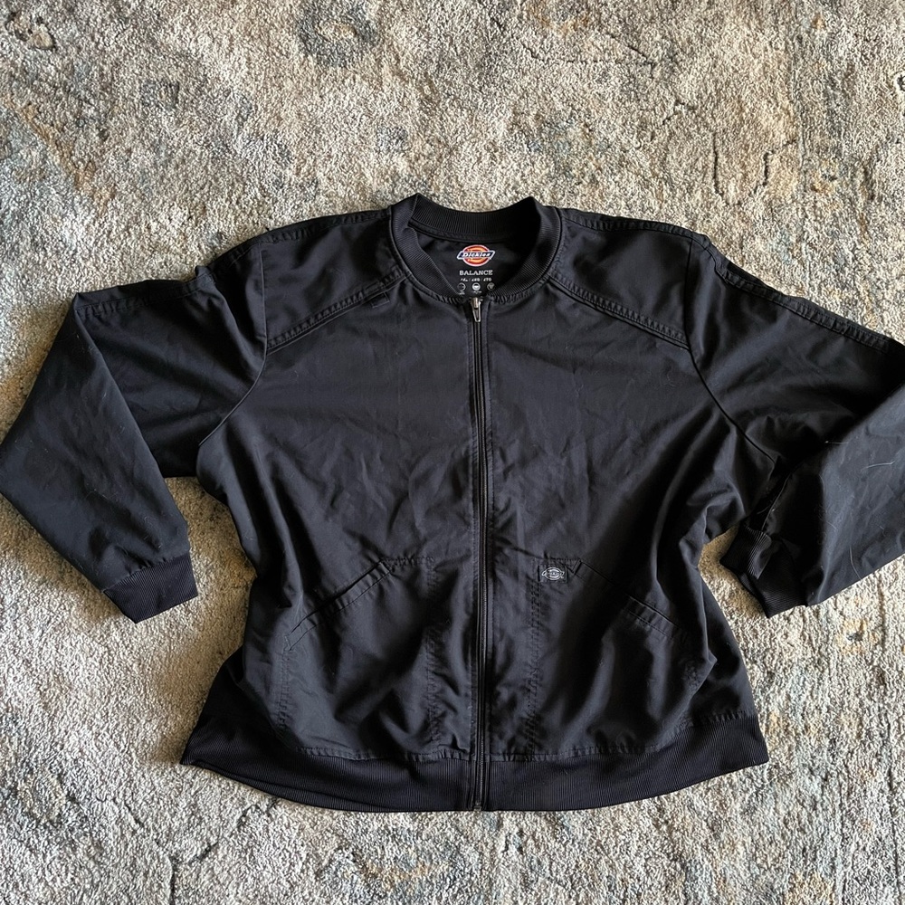 women’s dickies balance zip front scrub jacket